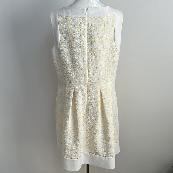 Women Plus Size Sleeveless Eyelet Flowers Pleated Butter Yellow Midi Dress 14P - Picture 4 of 11